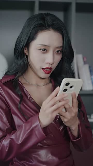 身份曝光后女秘书哭了(31集) 身份曝光后女秘书哭了(31集)短剧全剧终限免合集